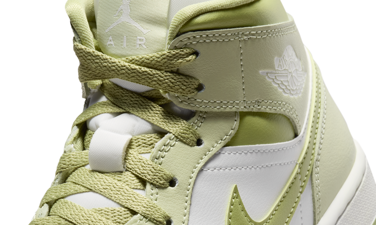 Overkicks - Air Jordan 1 Mid Olive Aura Lawn (BQ6472-302) - detalle lateral interior
