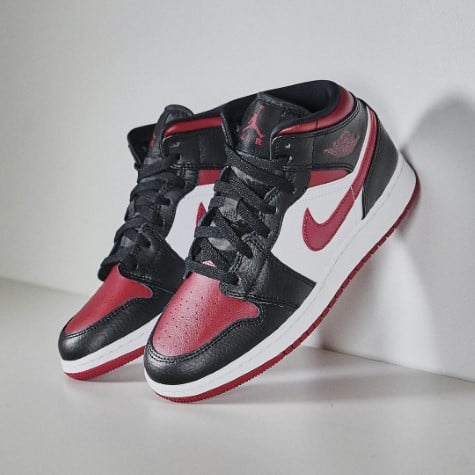 Overkicks - Air Jordan 1 Mid Patent Bred Toe (GS) (HV4399-006) - imagen 7