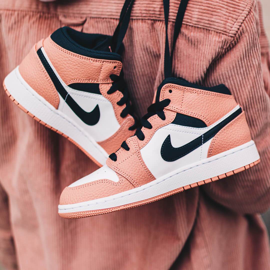 Overkicks - Air Jordan 1 Mid Pink Quartz (GS) (555112-603) - imagen 6