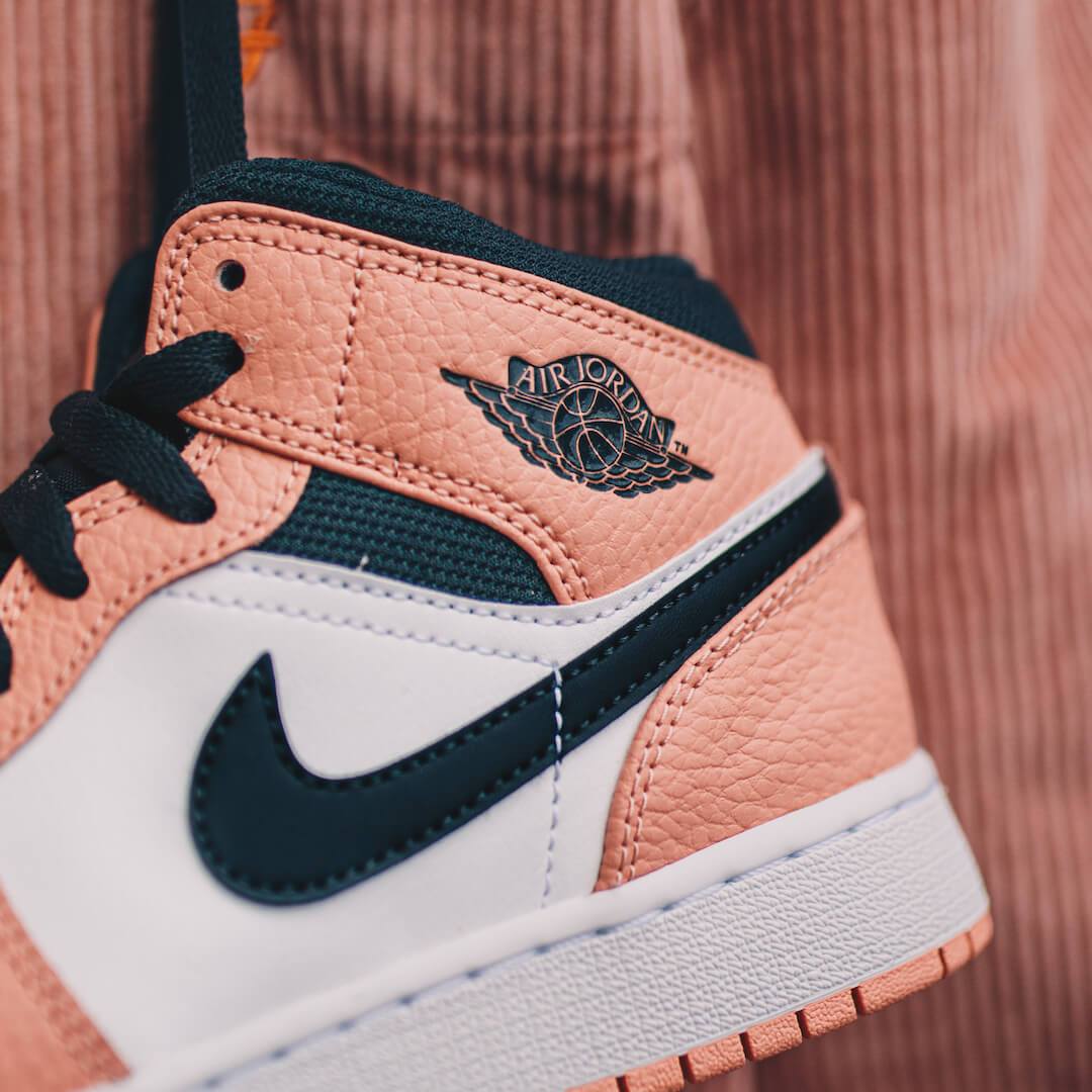 Overkicks - Air Jordan 1 Mid Pink Quartz (GS) (555112-603) - imagen 7