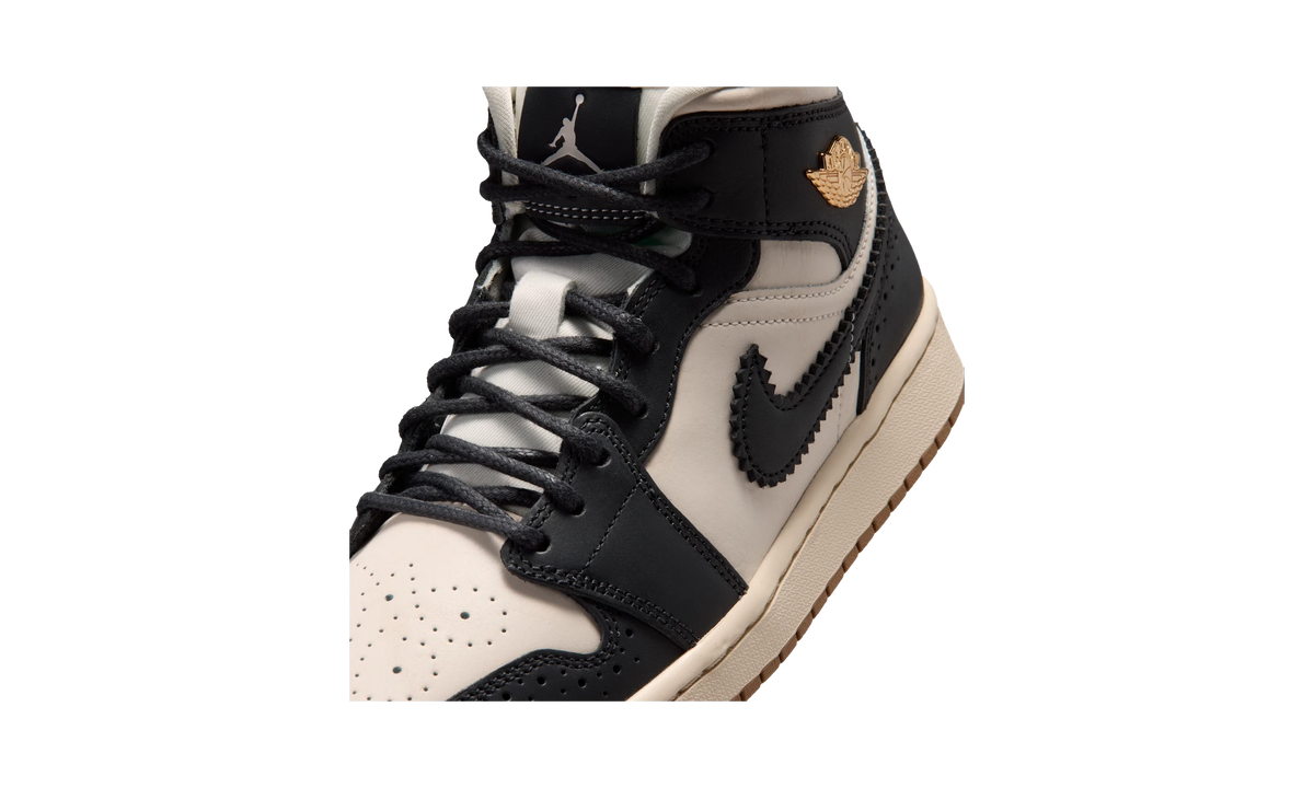 Overkicks - Air Jordan 1 Mid SE Off Noir Chalk (IO0760-001) - detalle lateral interior