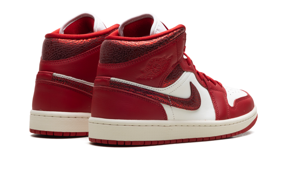 Overkicks - Air Jordan 1 Mid SE Red Cracked Leather (HJ9337-106) - par completo