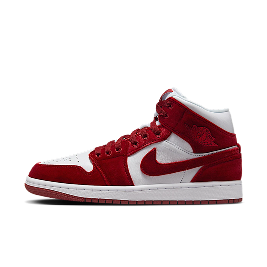 Overkicks - Air Jordan 1 Mid SE Red Velvet (FZ3334-100) - vista lateral