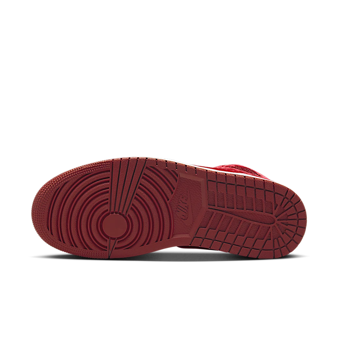 Overkicks - Air Jordan 1 Mid SE Red Velvet (FZ3334-100) - detalle suela