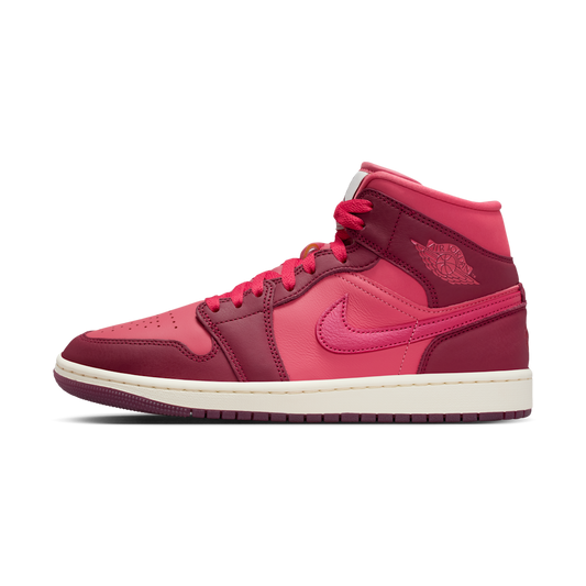Overkicks - Air Jordan 1 Mid SE Valentines Day (2026) (IB7018-600) - vista lateral