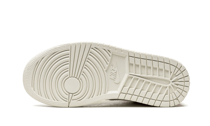 Overkicks - Air Jordan 1 Mid To My First Coach (DJ6908-100) - detalle suela