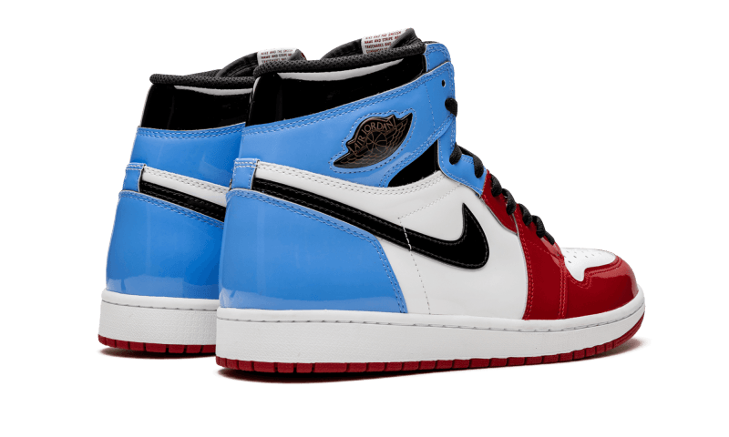 Overkicks - Air Jordan 1 Retro High Fearless UNC Chicago (CK5666-100) - par completo