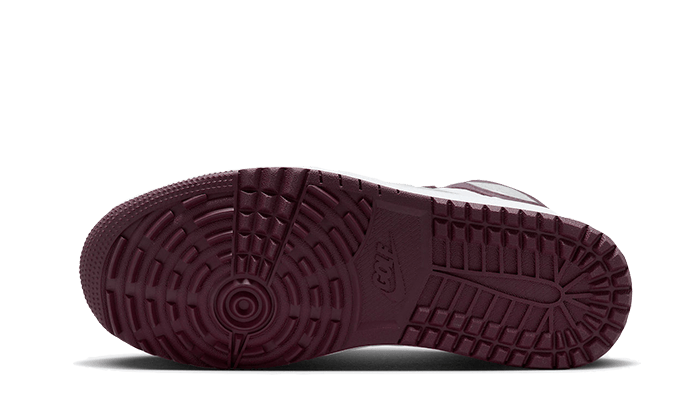 Overkicks - Air Jordan 1 Retro High Golf Bordeaux (DQ0660-103) - par completo
