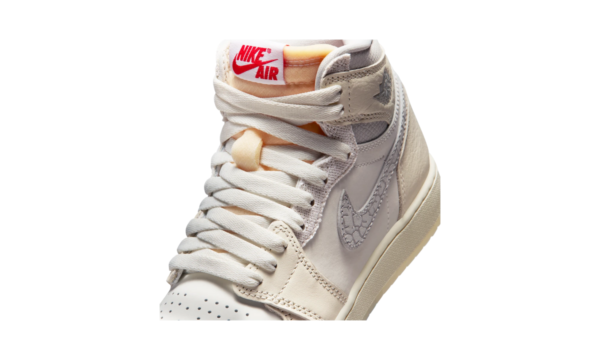 Overkicks - Air Jordan 1 Retro High OG Sail University Red (IH4281-100) - detalle lateral interior