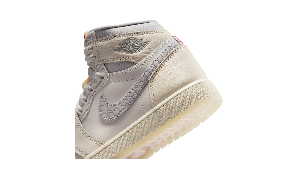 Overkicks - Air Jordan 1 Retro High OG Sail University Red (IH4281-100) - detalle