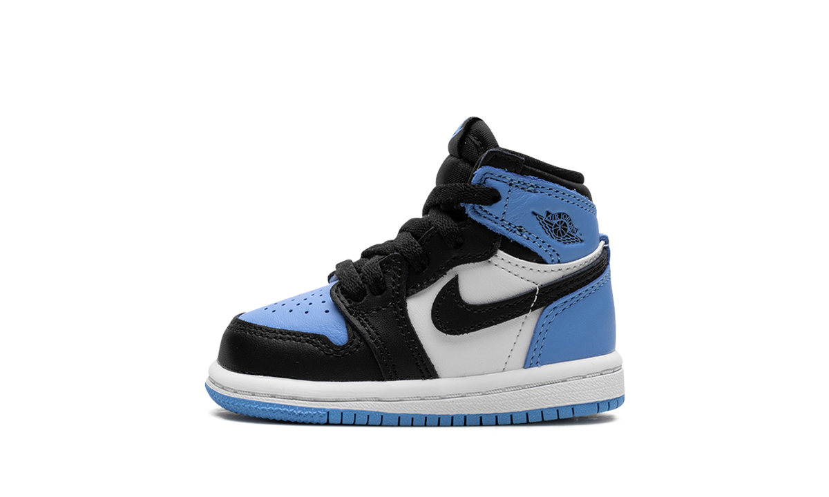 Overkicks - Air Jordan 1 Retro High OG UNC Toe (TD) (FD1413-400) - vista lateral