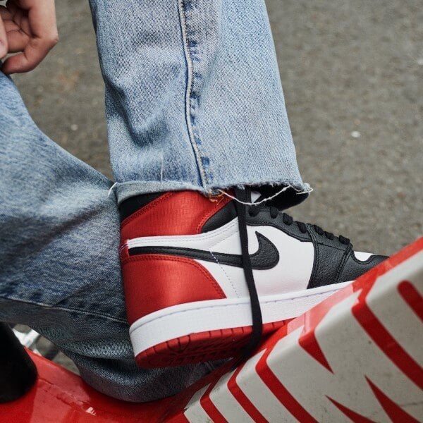 Overkicks - Air Jordan 1 Retro High Satin Black Toe (CD0461-016) - vista superior