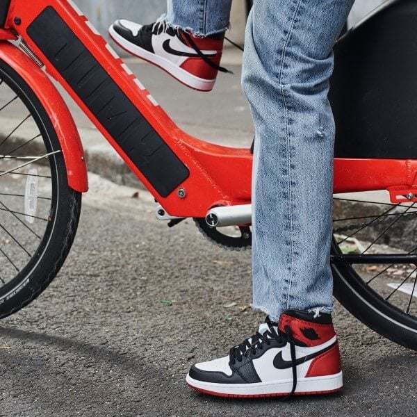Overkicks - Air Jordan 1 Retro High Satin Black Toe (CD0461-016) - detalle lateral interior