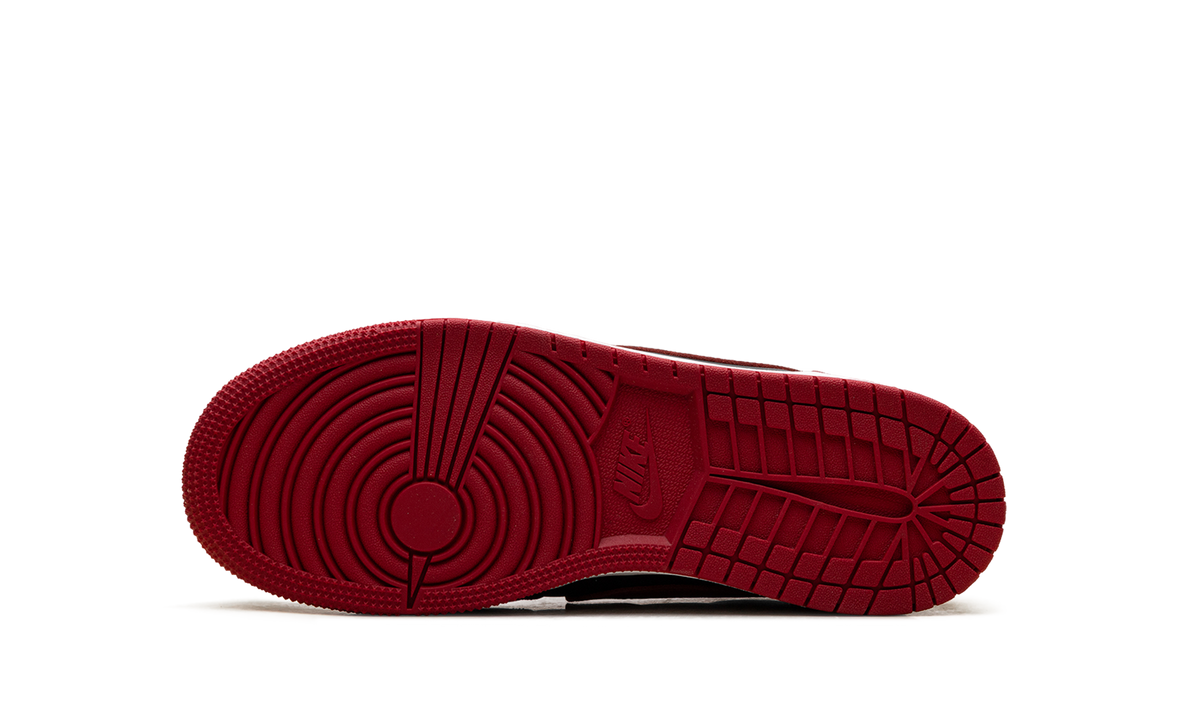Overkicks - Air Jordan 1 Retro Low OG Banned (GS) (IW6277-001) - imagen 5