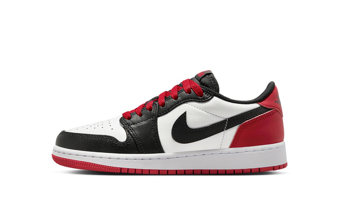 Overkicks - Air Jordan 1 Retro Low OG Black Toe (2023) (GS) (CZ0858-106) - vista lateral