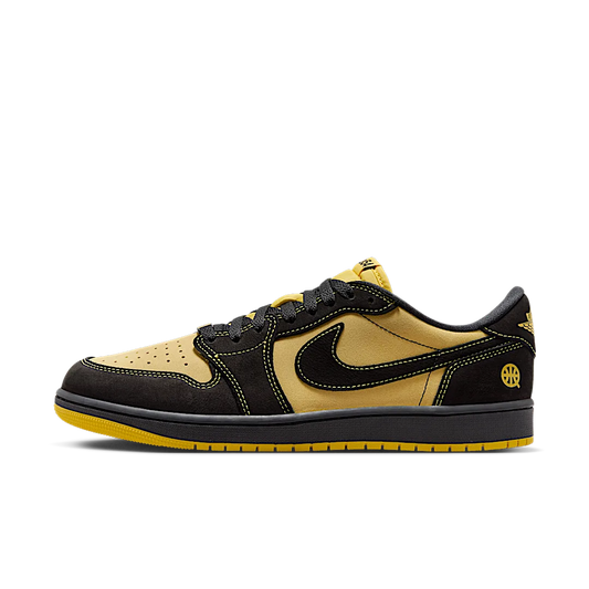 Overkicks - Air Jordan 1 Retro Low OG Quai 54 Black Tour Yellow Red (IB8836-007) - vista lateral