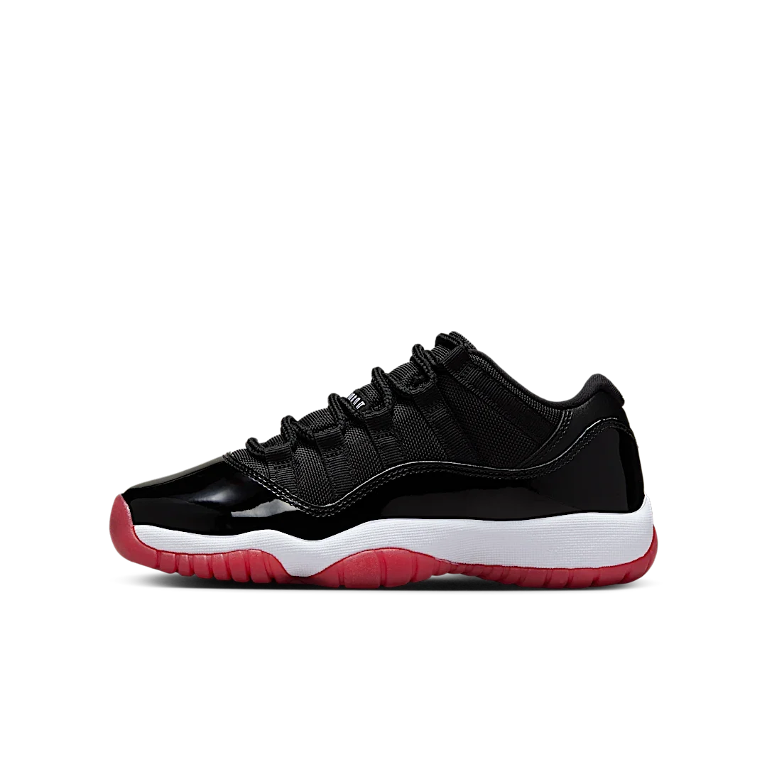 Overkicks - Air Jordan 11 Retro Low Bred (GS) (2025) (FV5121-006) - vista lateral