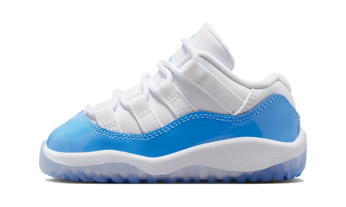 Overkicks - Air Jordan 11 Retro Low University Blue (2026) (TD) (FV5120-100) - vista lateral