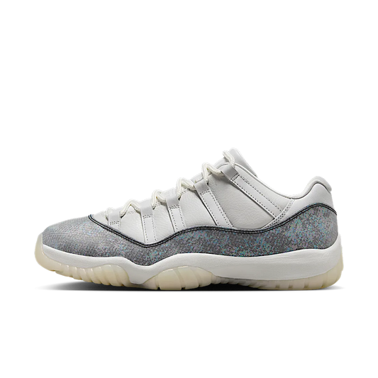 Overkicks - Air Jordan 11 Retro Low Year of the Snake (HQ7000-001) - vista lateral