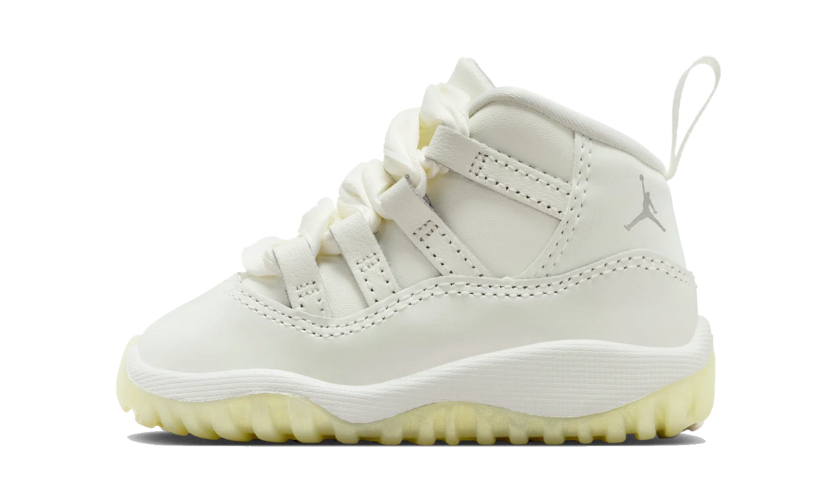 Overkicks - Air Jordan 11 Retro Pearl (TD) (DO3856-110) - vista lateral