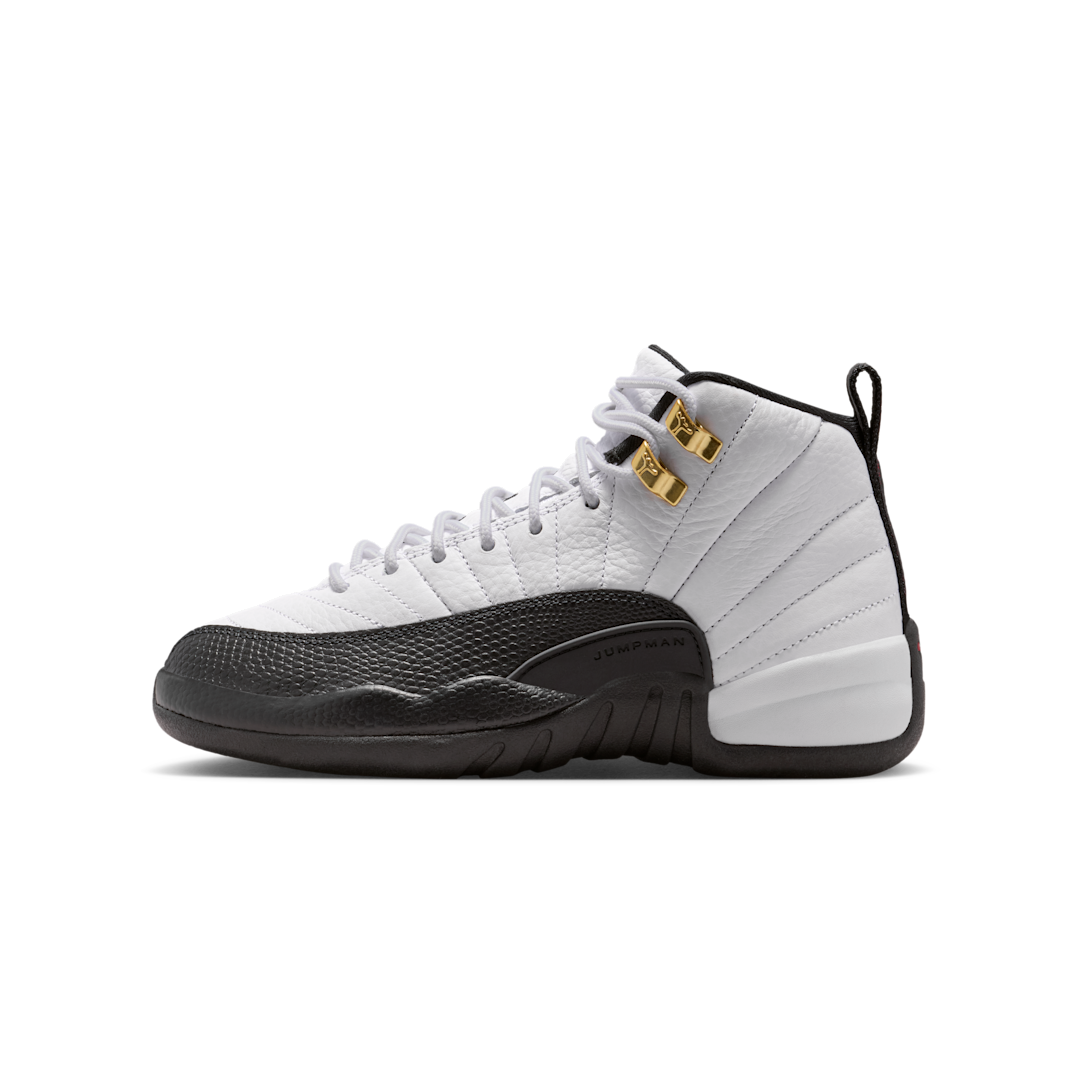 Overkicks - Air Jordan 12 Retro Taxi (2025) (GS) (153265-117) - vista lateral