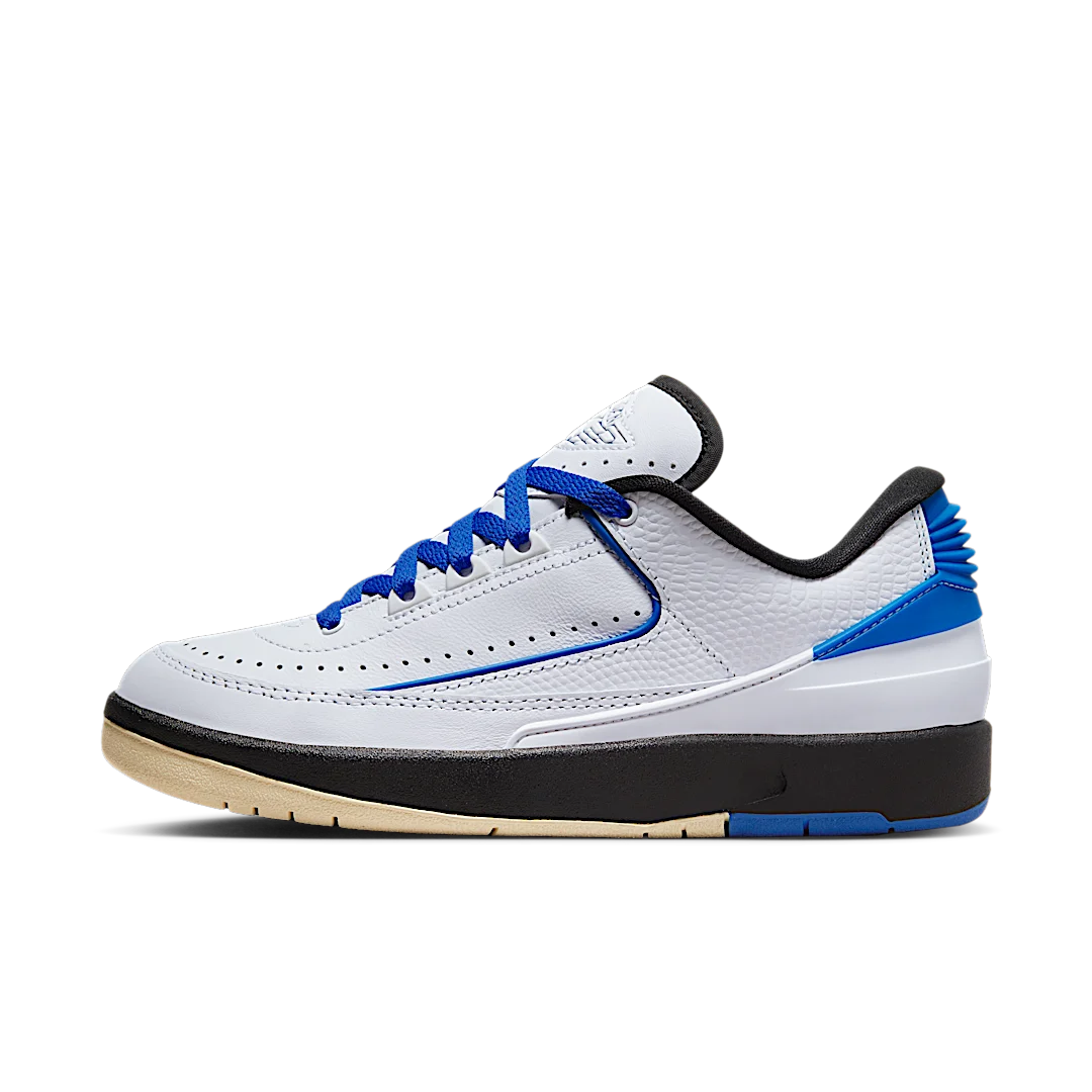 Overkicks - Air Jordan 2 Retro Low Varsity Royal (DX4401-104) - vista lateral