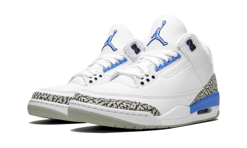 Overkicks - Air Jordan 3 Retro UNC (2020) (CT8532-104) - vista trasera