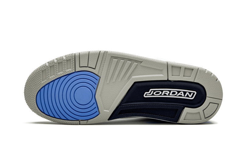 Overkicks - Air Jordan 3 Retro UNC (2020) (CT8532-104) - detalle suela