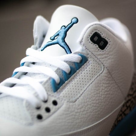 Overkicks - Air Jordan 3 Retro UNC (2020) (CT8532-104) - vista superior