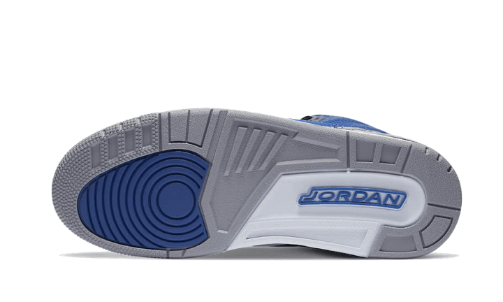 Overkicks - Air Jordan 3 Retro Varsity Royal Cement (CT8532-400) - detalle suela