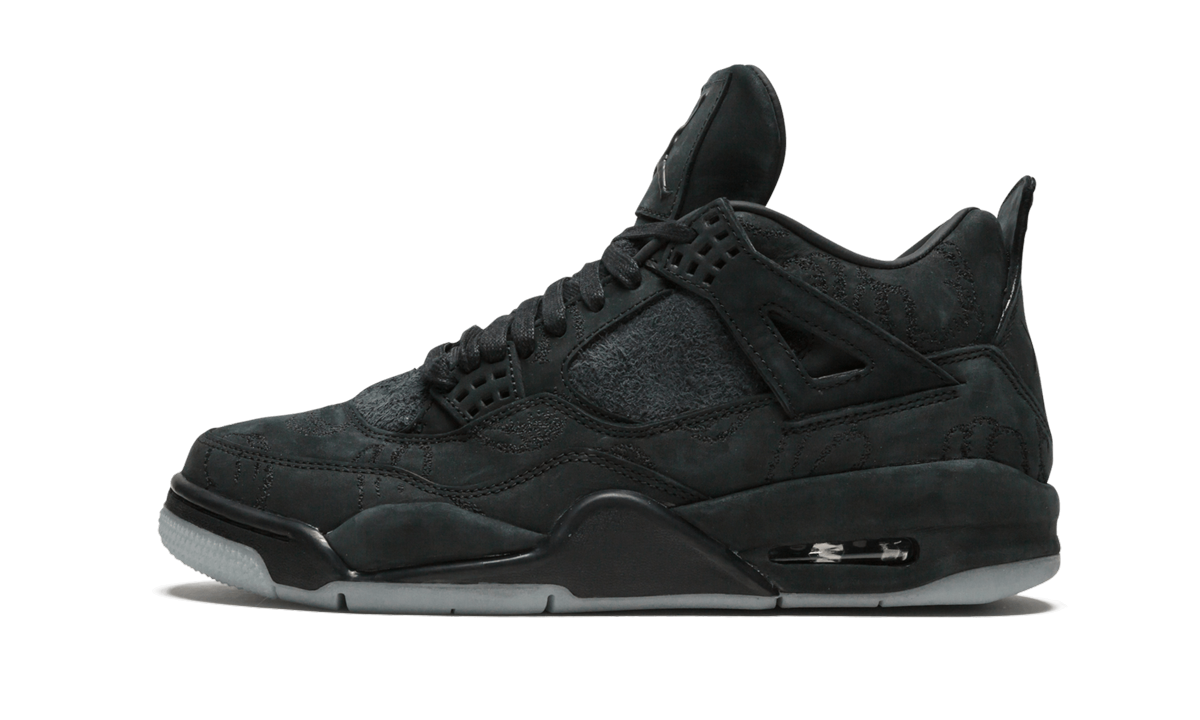 Overkicks - Air Jordan 4 Retro Kaws Black (930155-001) - vista lateral