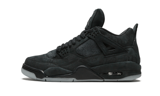 Overkicks - Air Jordan 4 Retro Kaws Black (930155-001) - vista lateral