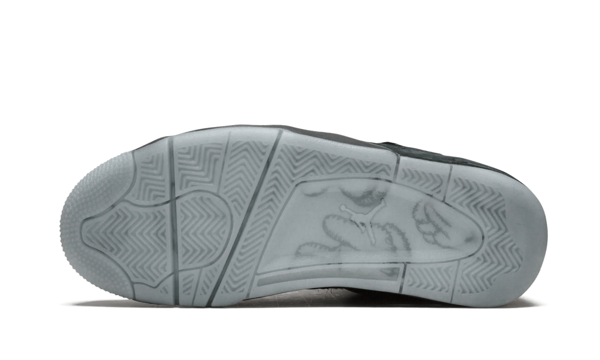 Overkicks - Air Jordan 4 Retro Kaws Black (930155-001) - vista superior