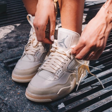 Overkicks - Air Jordan 4 Retro Off-White Sail (CV9388-100) - detalle talón