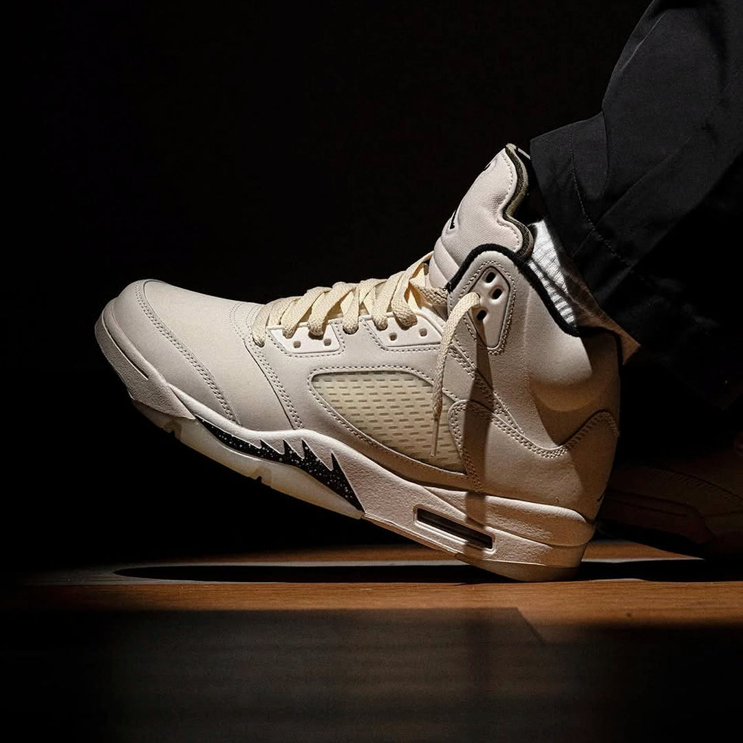 Overkicks - Air Jordan 5 Retro SE Sail (FN7405-100) - vista trasera