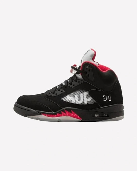 Overkicks - Air Jordan 5 Retro Supreme Black (824371-001) - vista lateral