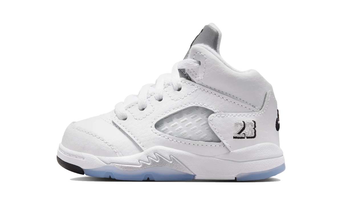 Overkicks - Air Jordan 5 Retro White Metallic (2026) (TD) (HQ7981-103) - vista lateral