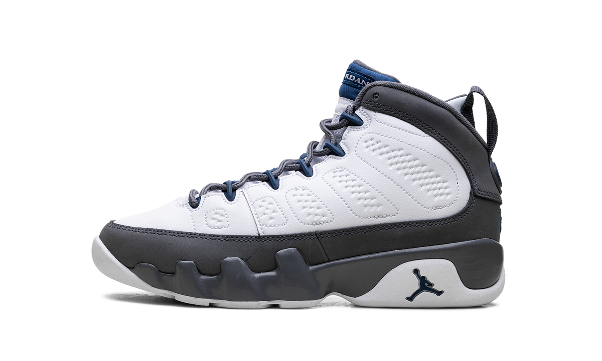 Overkicks - Air Jordan 9 Retro Flint Grey French Blue (2026) (GS) (HV4574-100) - vista lateral