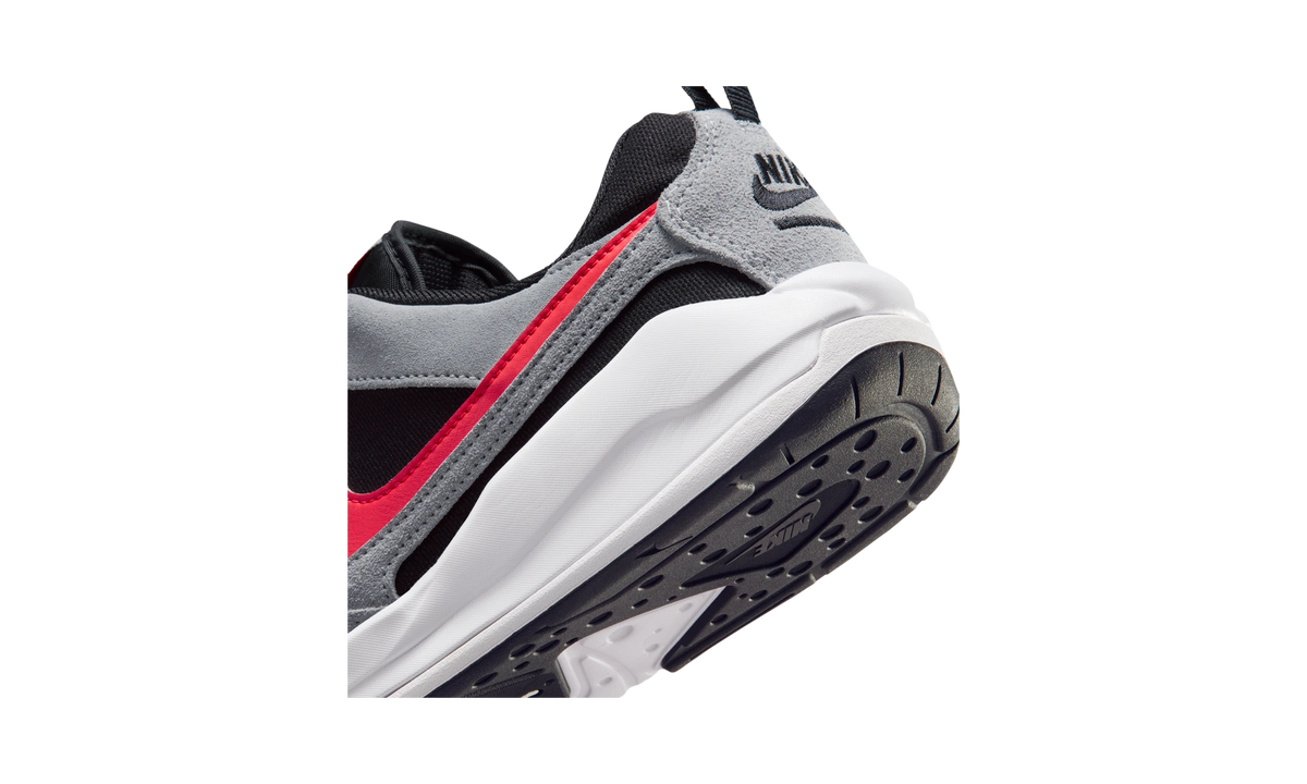 Overkicks - Air Jordan CMFT Era Black Wolf Grey Infrared (HJ6777-006) - detalle