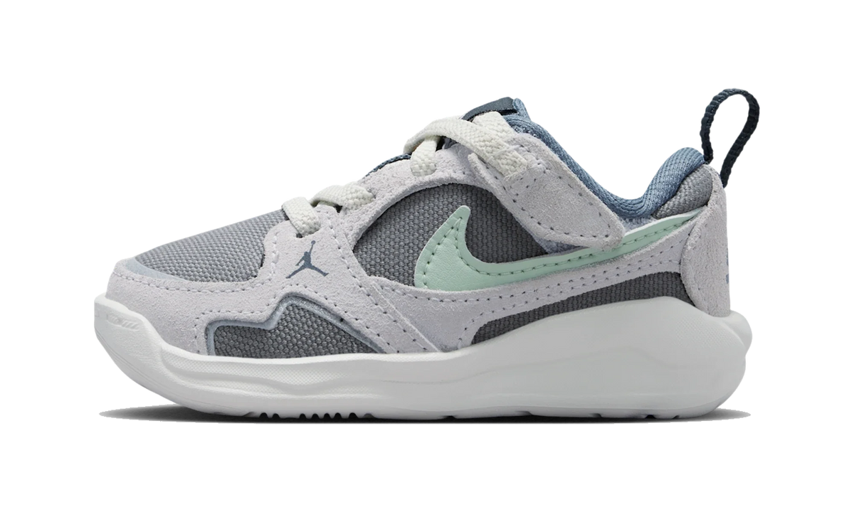 Overkicks - Air Jordan CMFT Era Cool Grey Iris Whisper Jade Aura (TD) (HQ0508-003) - vista lateral
