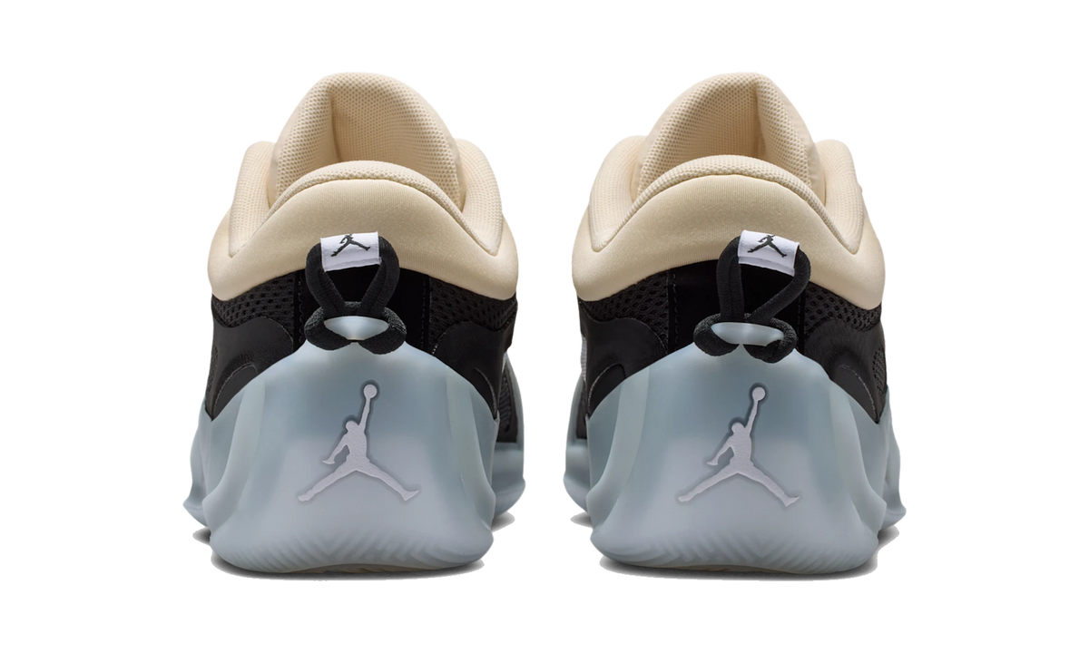 Overkicks - Air Jordan Heir Series 2 Precious Medal WNBA Gold (IR3504-200) - detalle talón