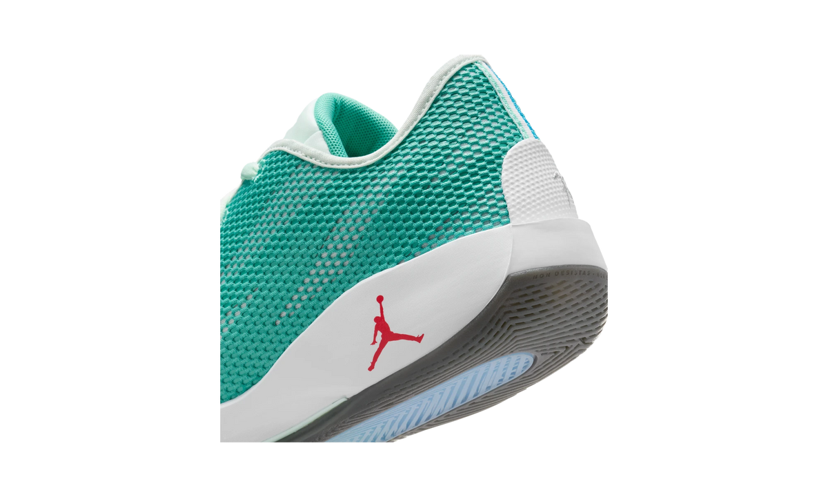 Overkicks - Air Jordan Luka .77 Love Letter (IF1610-300) - detalle
