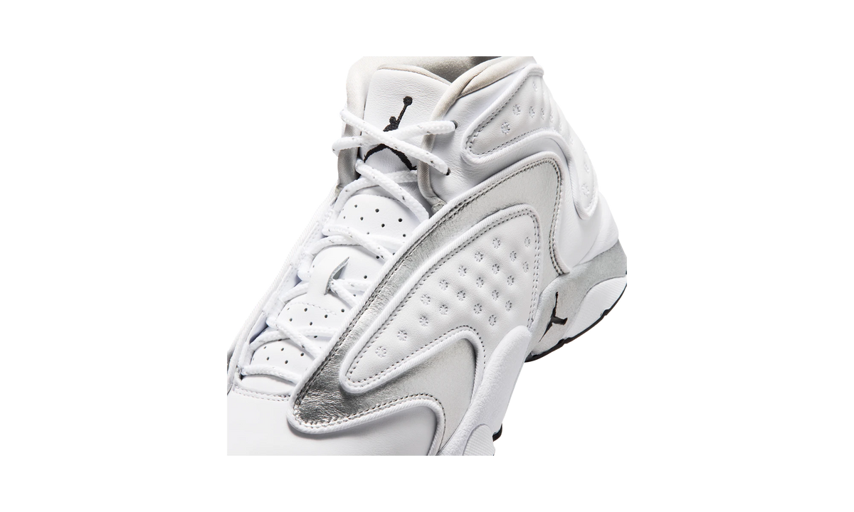 Overkicks - Air Jordan OG White Metallic Silver (2026) (CW0907-102) - detalle lateral interior