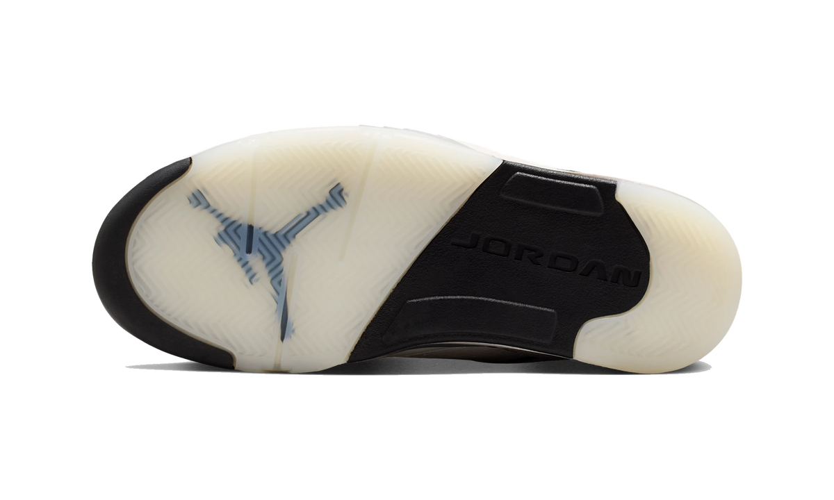 Overkicks - Air Jordan Sixty Plus Low Sail Black Swan (IR1847-100) - par completo