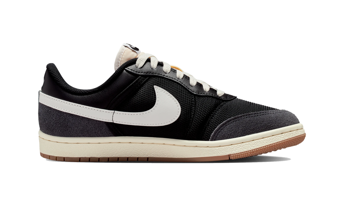 Overkicks - Air Jordan Skyline Low Black Summit White Gum (IQ0704-001) - detalle suela