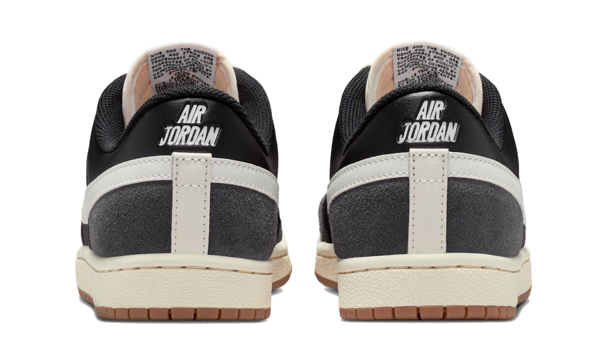 Overkicks - Air Jordan Skyline Low Black Summit White Gum (IQ0704-001) - detalle talón