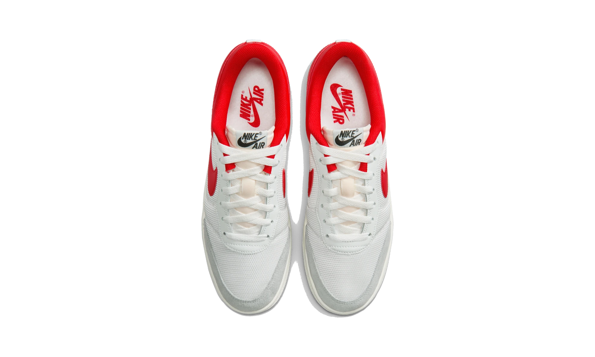 Overkicks - Air Jordan Skyline Low Summit White University Red Smoke Grey (IM2055-102) - vista superior