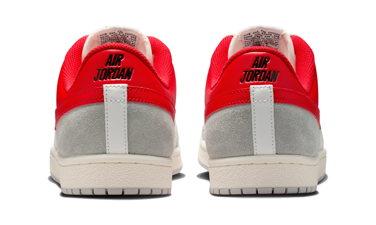 Overkicks - Air Jordan Skyline Low Summit White University Red Smoke Grey (IM2055-102) - detalle talón