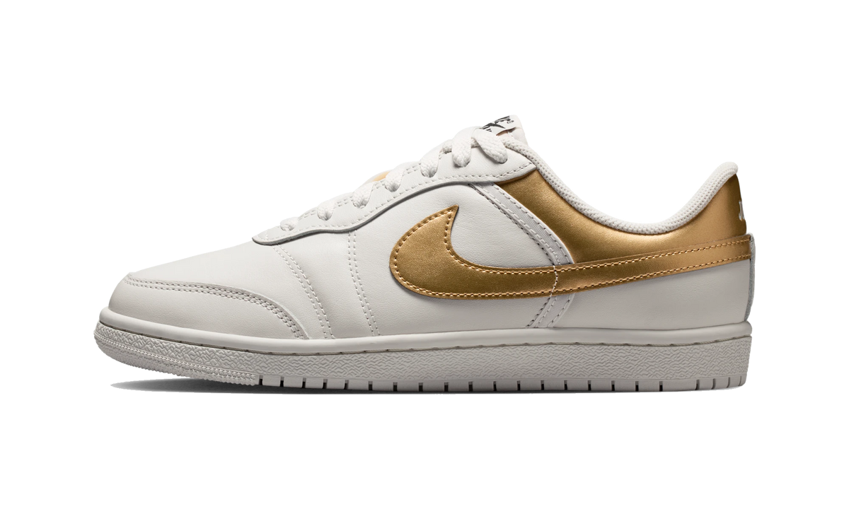 Overkicks - Air Jordan Skyline Low Swan Metallic Gold (IQ6586-100) - vista lateral
