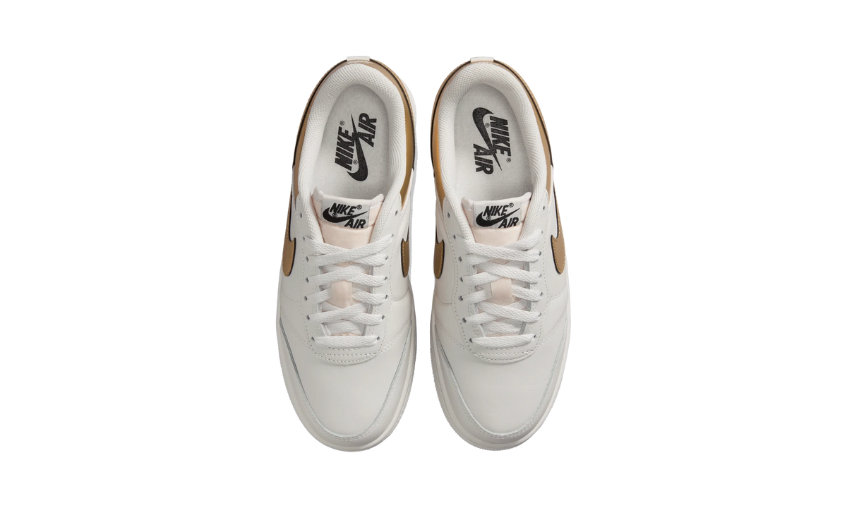 Overkicks - Air Jordan Skyline Low Swan Metallic Gold (IQ6586-100) - vista superior